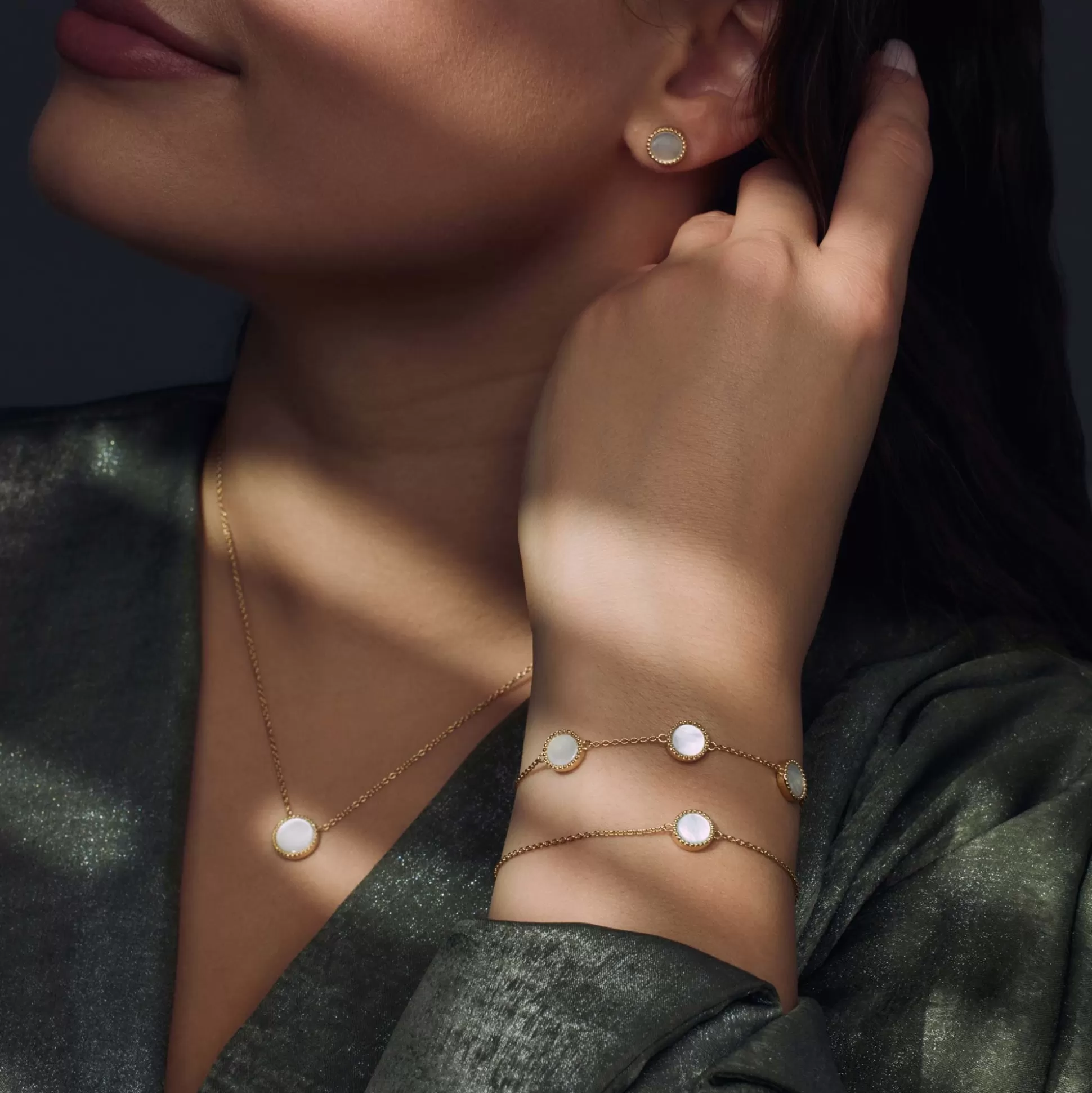 New Brioso Cortona Dara Orecchini A Bottone In Argento Sterling 925 Placcati Oro Con Madreperla Orecchini A Bottone